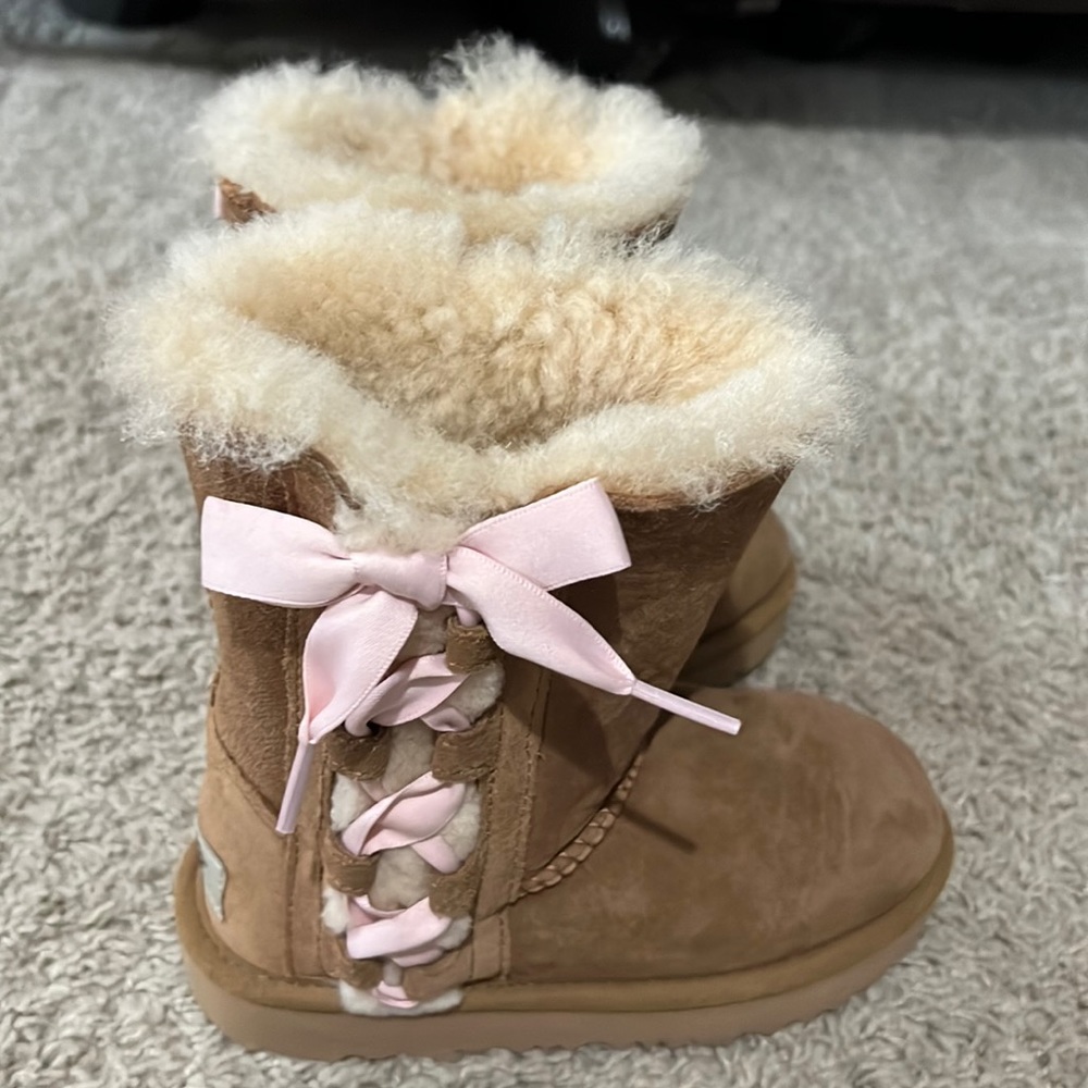 Girls uggs with pink ribbon detail size 11 toddler
